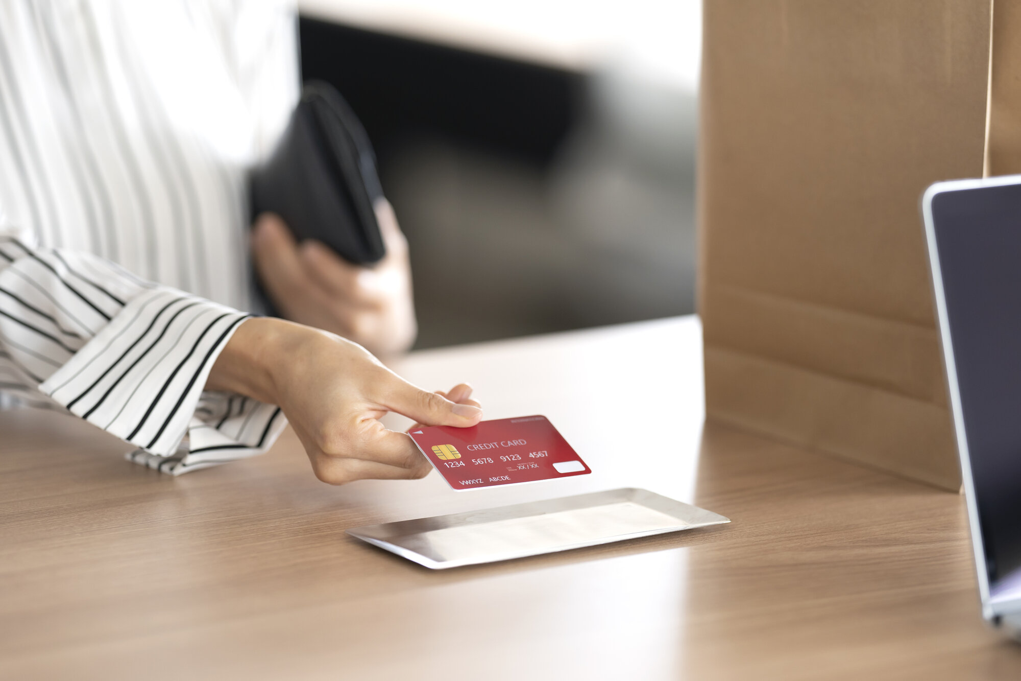 店舗導入におけるキャッシュレスとクレジットカードの利便性