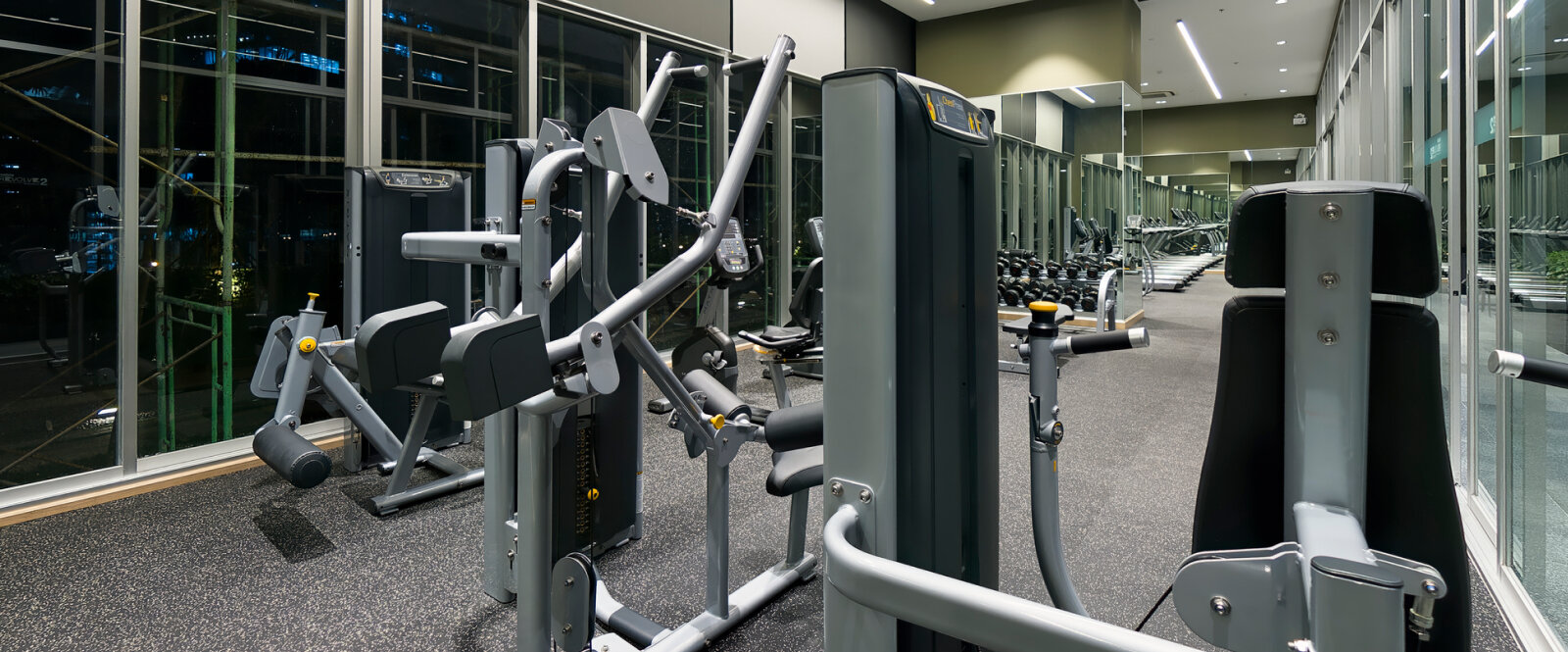 24時間フィットネスジムの防犯対策！監視カメラ導入で実現する安全性向上と運営効率化の秘訣