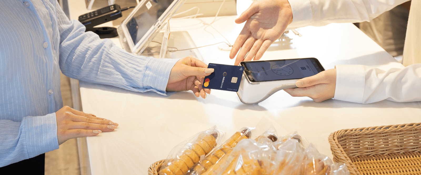 タッチ決済の人気が急上昇！サイン認証不要で安全な取引ができるタッチ決済の決済手段とは？