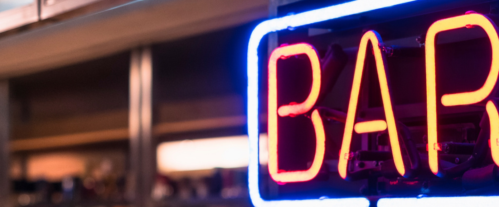 バーを始めるには？開業資金・資格・手続き・経営のポイントまで徹底解説