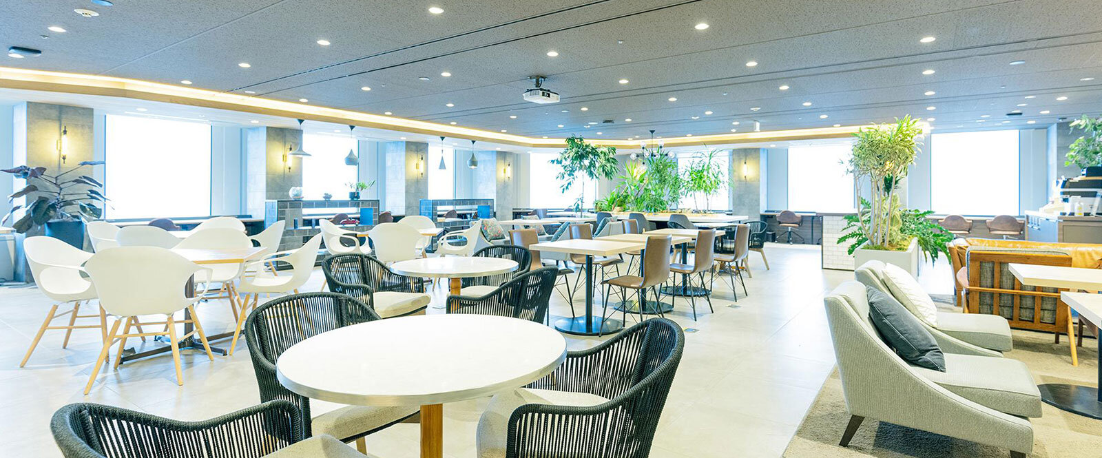 ラウンジミュージックとは？ジャンルやおすすめ利用シーンもご紹介