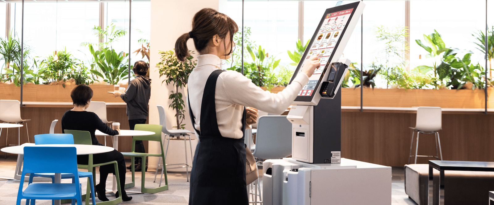 セルフレジとは？飲食店に導入するメリット、種類や導入のポイントを徹底解説