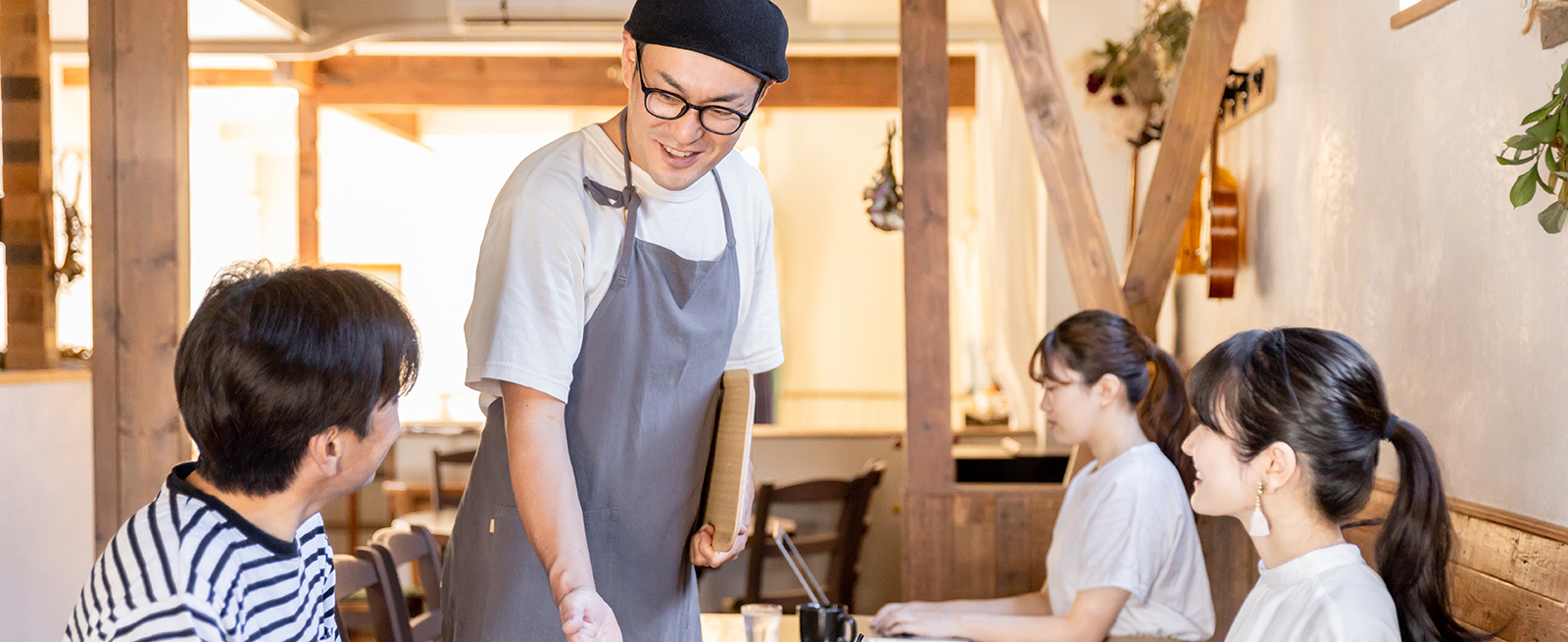 「接客が素晴らしい店」になるには？飲食店の接客レベルを上げる方法とポイント