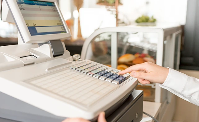 クラウド型POSシステムの導入で効率化＆コストの削減を！