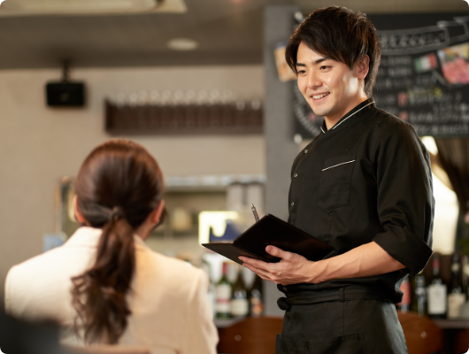 飲食店にオーダーシステムを導入するメリットは？種類や費用からおすすめのサービスまで解説