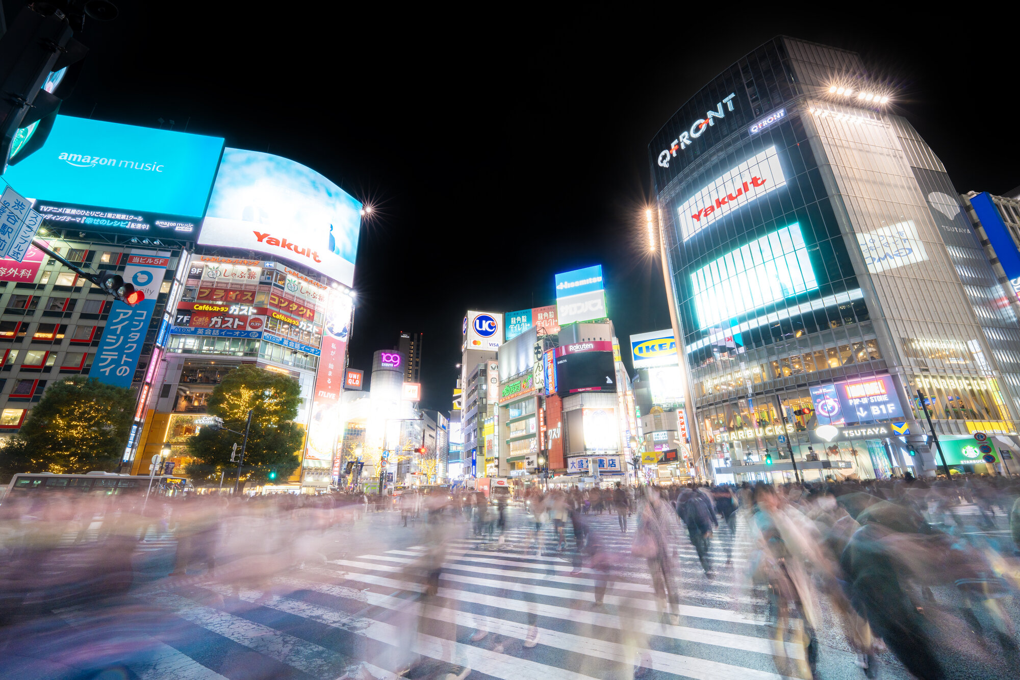 【2025年版】デジタルサイネージの最新活用方法を紹介！葬儀業界での初事例も