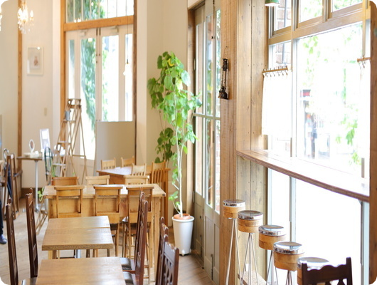 飲食店の人手不足の原因と解決策は？業務効率化・省人化を実現する方法を紹介