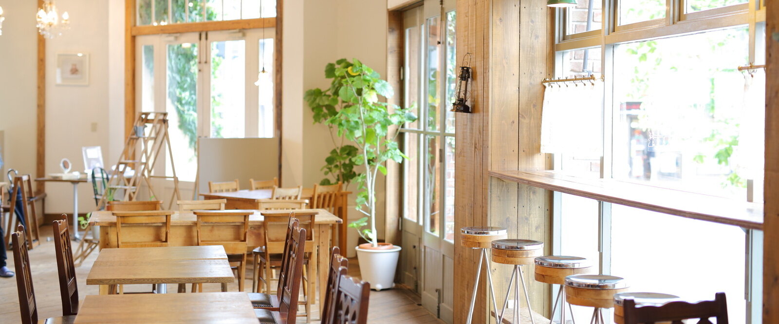 飲食店の人手不足の原因と解決策は？業務効率化・省人化を実現する方法を紹介