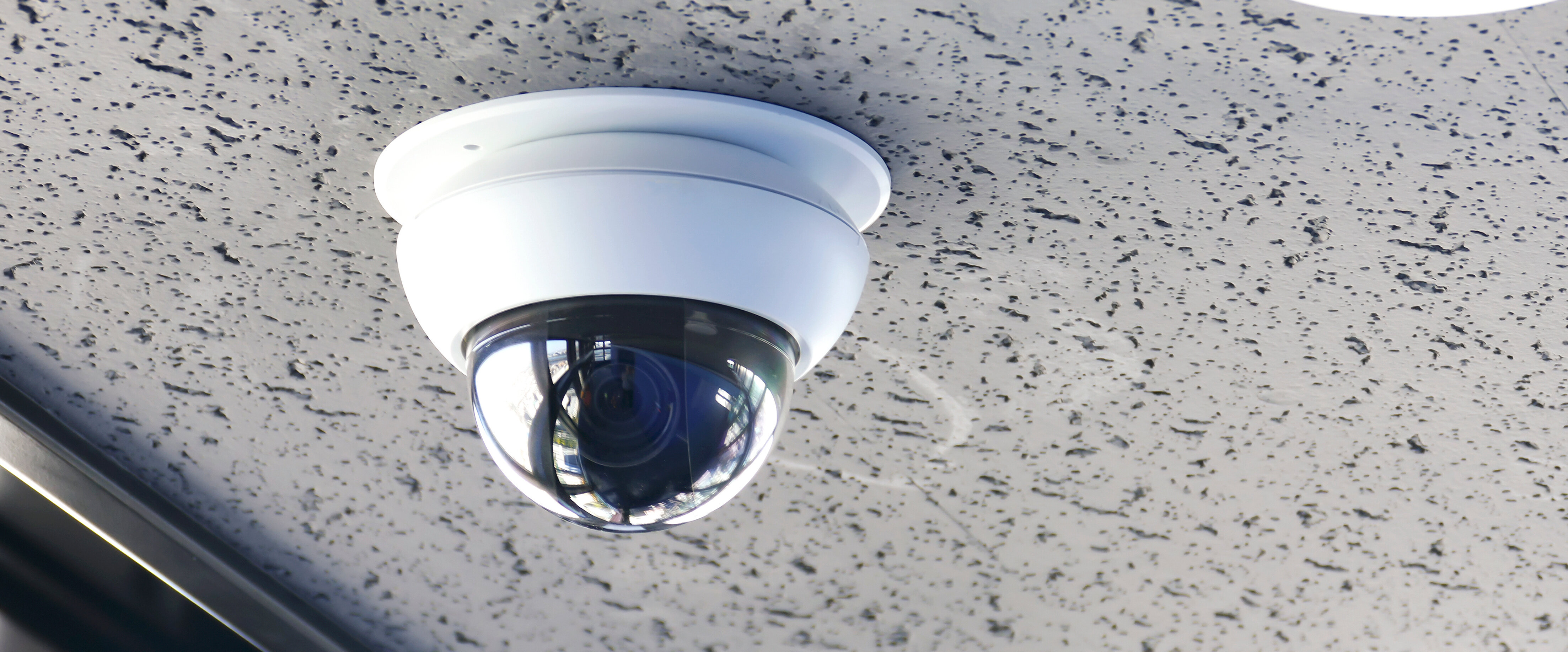天井に防犯カメラは必要？どんなモデルを選ぶべき？