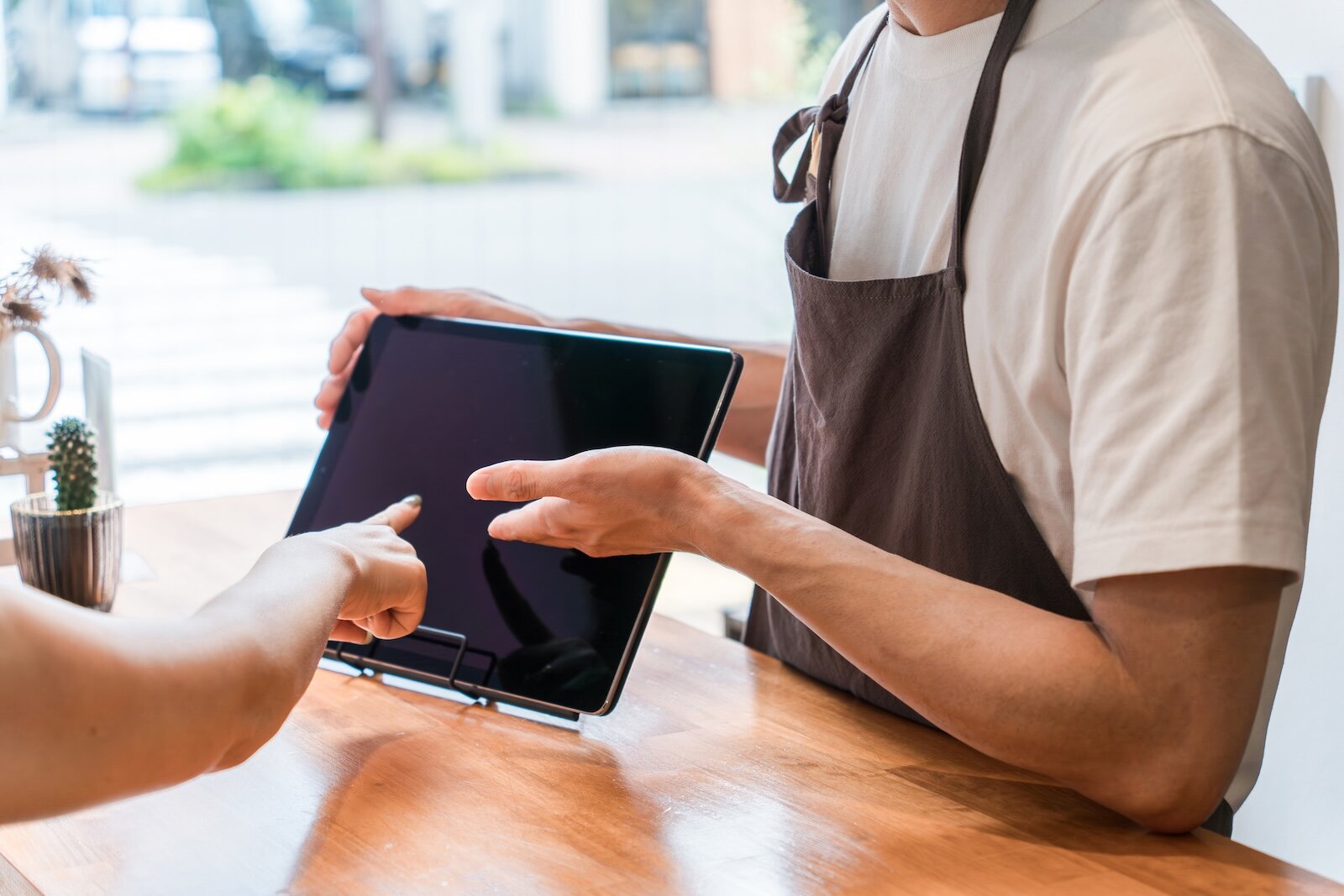 POSレジアプリを使えばタブレットをレジとして活用できる