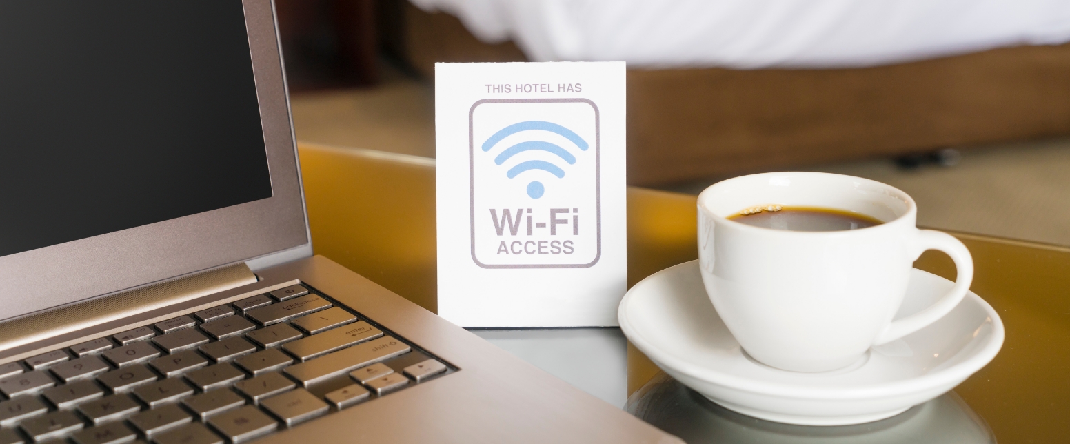 ホテル宿泊客向けのWi-Fiサービス 必要性と重視すべきポイントを解説