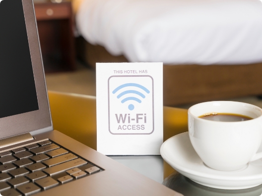 ホテル宿泊客向けのWi-Fiサービス 必要性と重視すべきポイントを解説