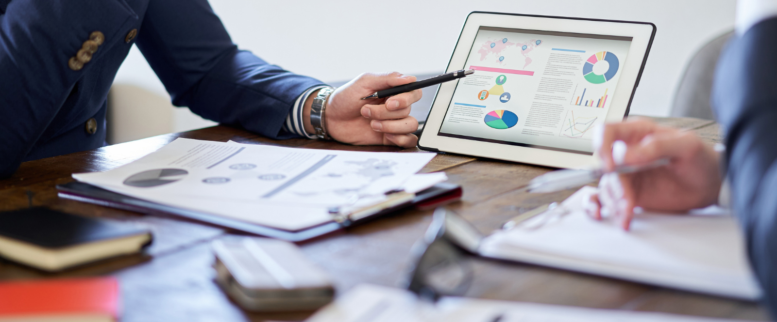 必要な資金と調達方法を記載する