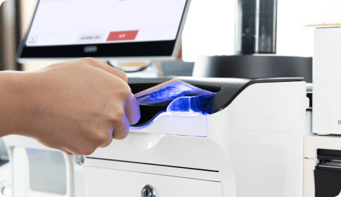 光るガイドで入出金をサポート